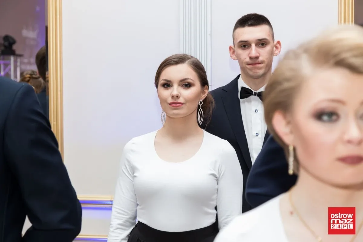 Studniówka ZS nr 2 w Ostrowi Mazowieckiej (zdjęcia, wideo)