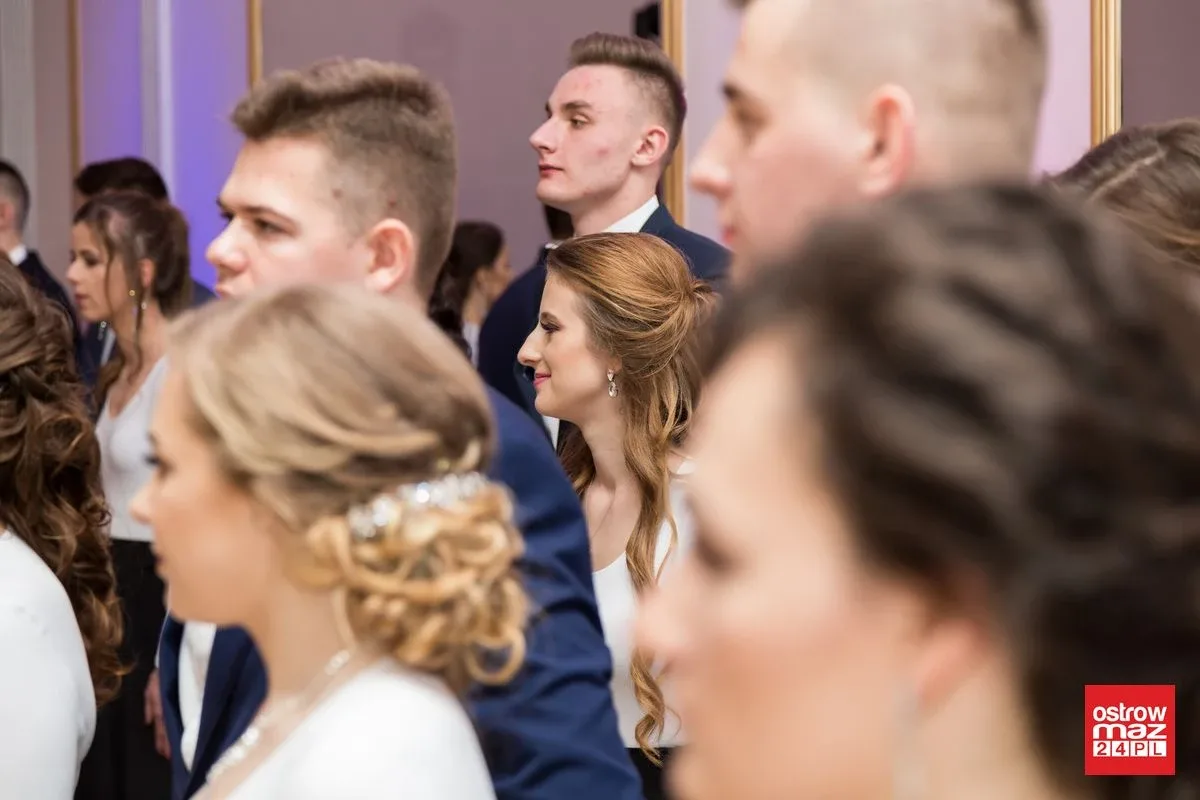 Studniówka ZS nr 2 w Ostrowi Mazowieckiej (zdjęcia, wideo)