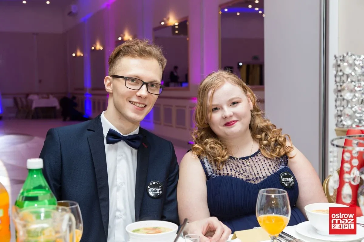 Studniówka ZS nr 2 w Ostrowi Mazowieckiej (zdjęcia, wideo)