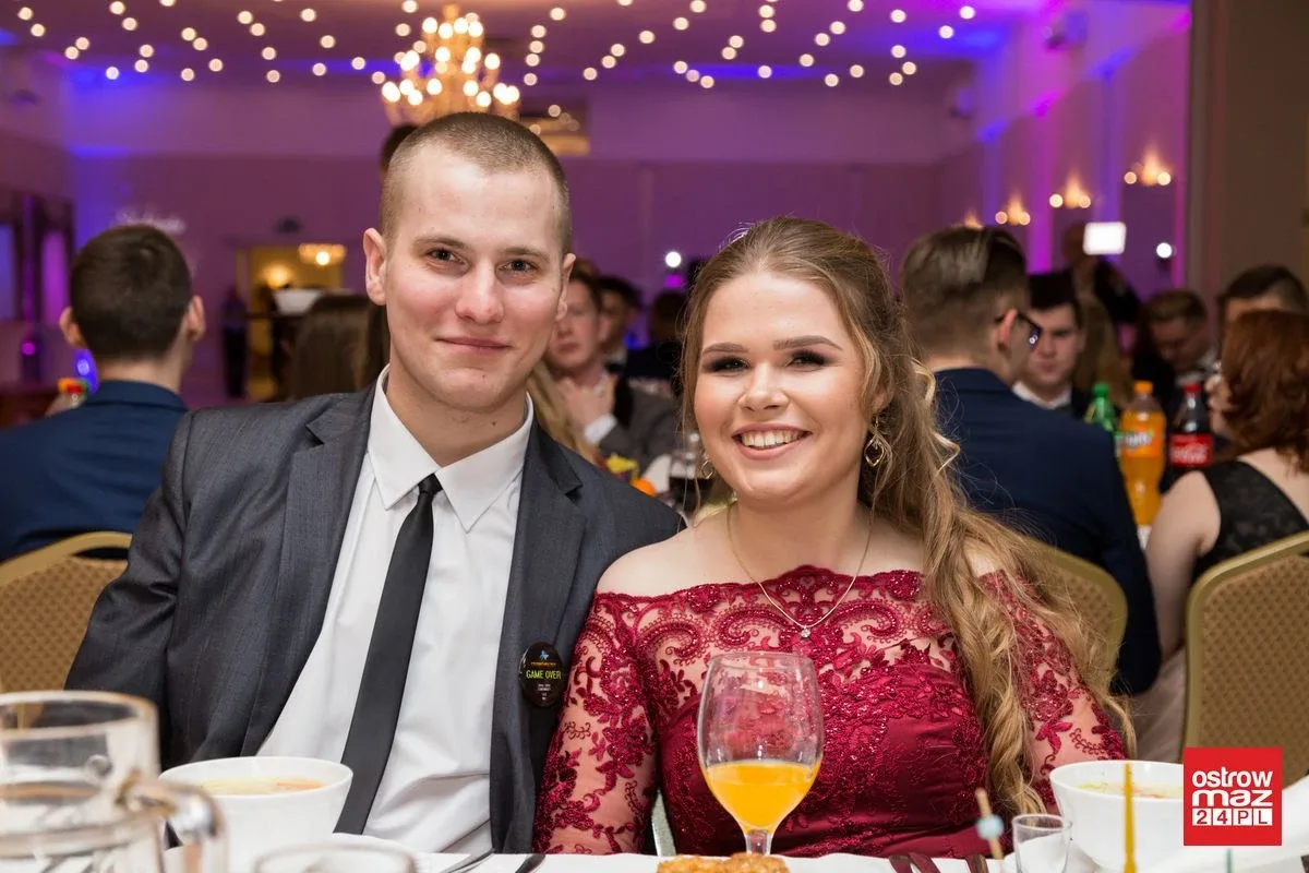 Studniówka ZS nr 2 w Ostrowi Mazowieckiej (zdjęcia, wideo)