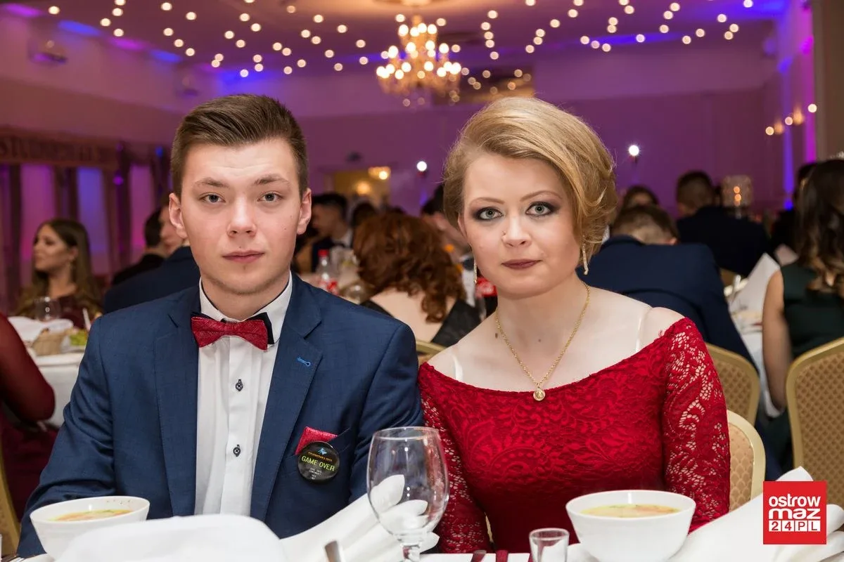 Studniówka ZS nr 2 w Ostrowi Mazowieckiej (zdjęcia, wideo)