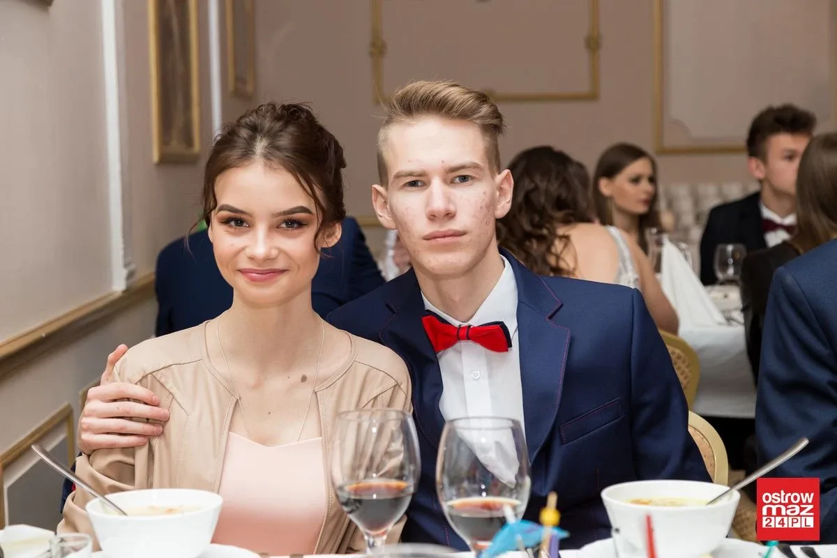 Studniówka ZS nr 2 w Ostrowi Mazowieckiej (zdjęcia, wideo)