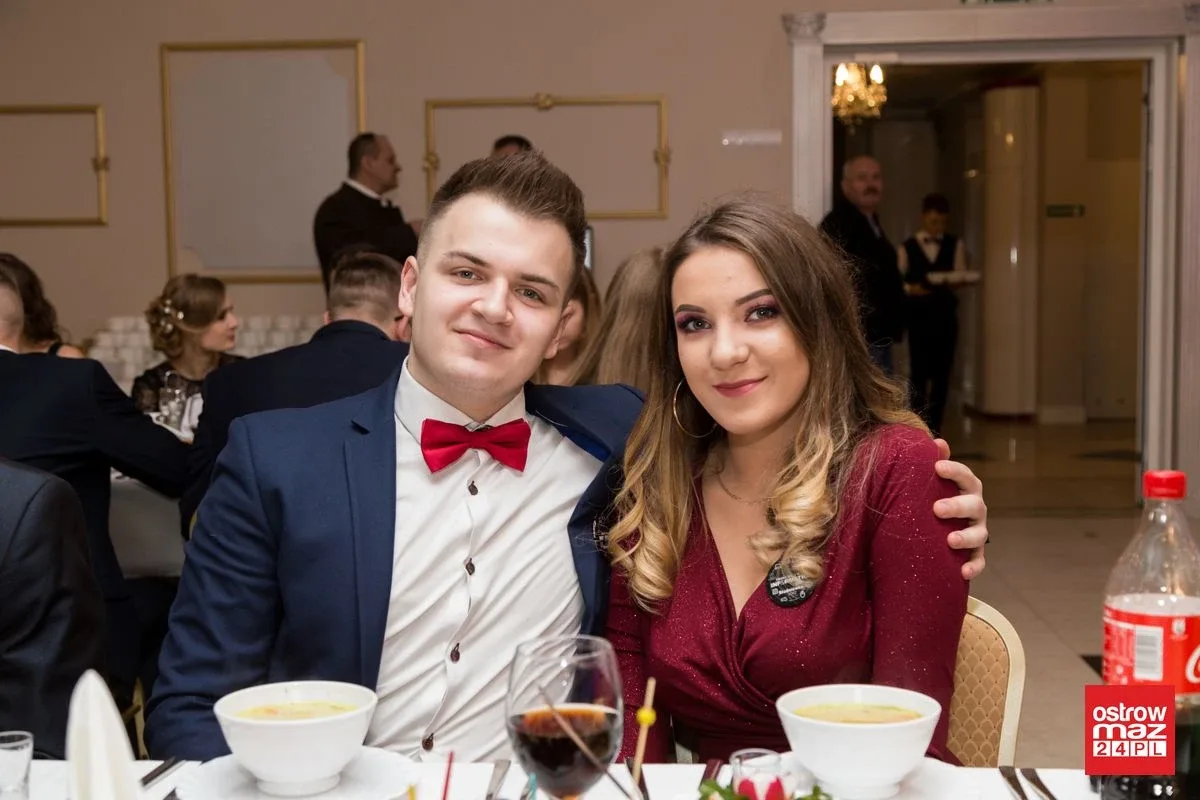 Studniówka ZS nr 2 w Ostrowi Mazowieckiej (zdjęcia, wideo)