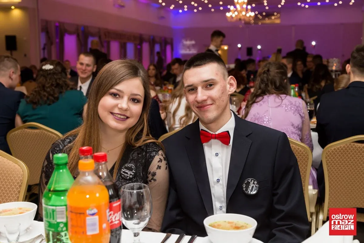 Studniówka ZS nr 2 w Ostrowi Mazowieckiej (zdjęcia, wideo)