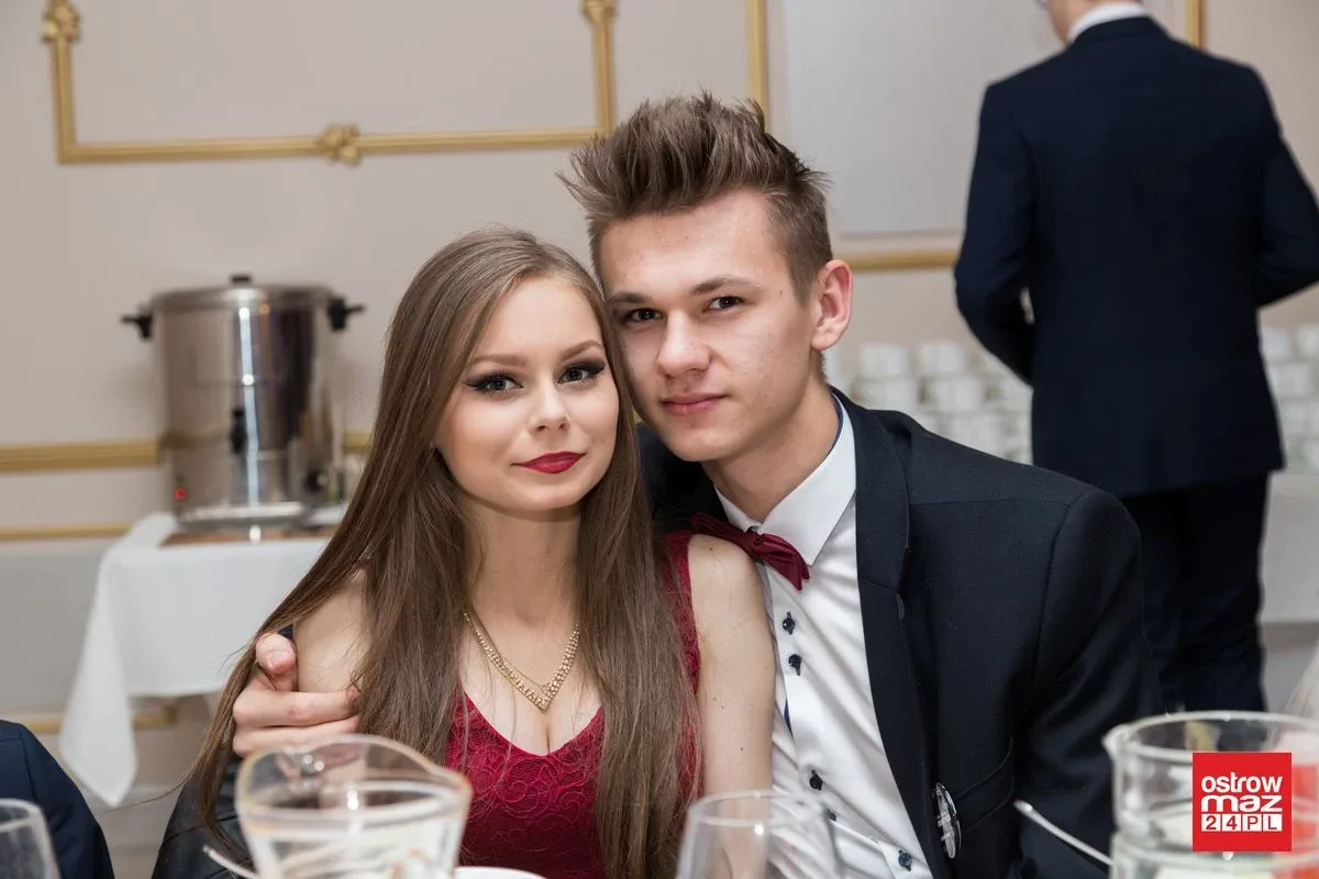 Studniówka ZS nr 2 w Ostrowi Mazowieckiej (zdjęcia, wideo)