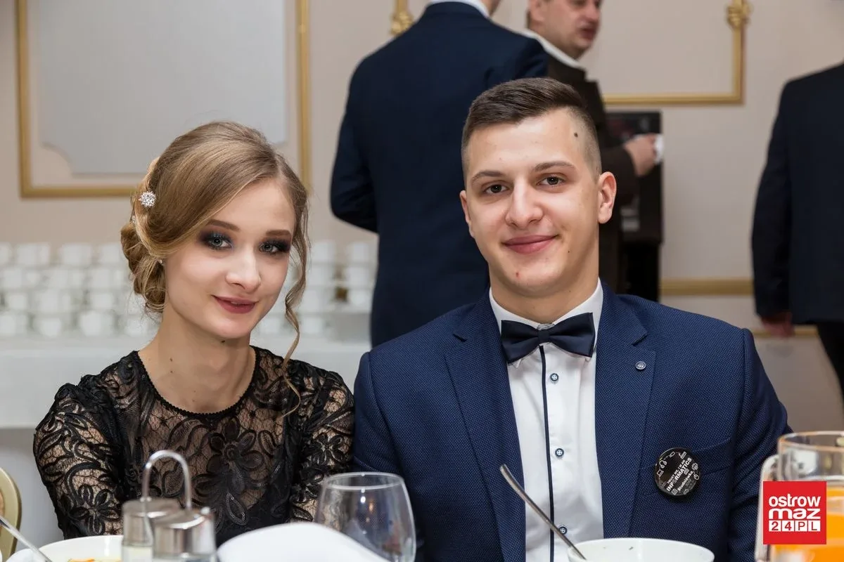 Studniówka ZS nr 2 w Ostrowi Mazowieckiej (zdjęcia, wideo)