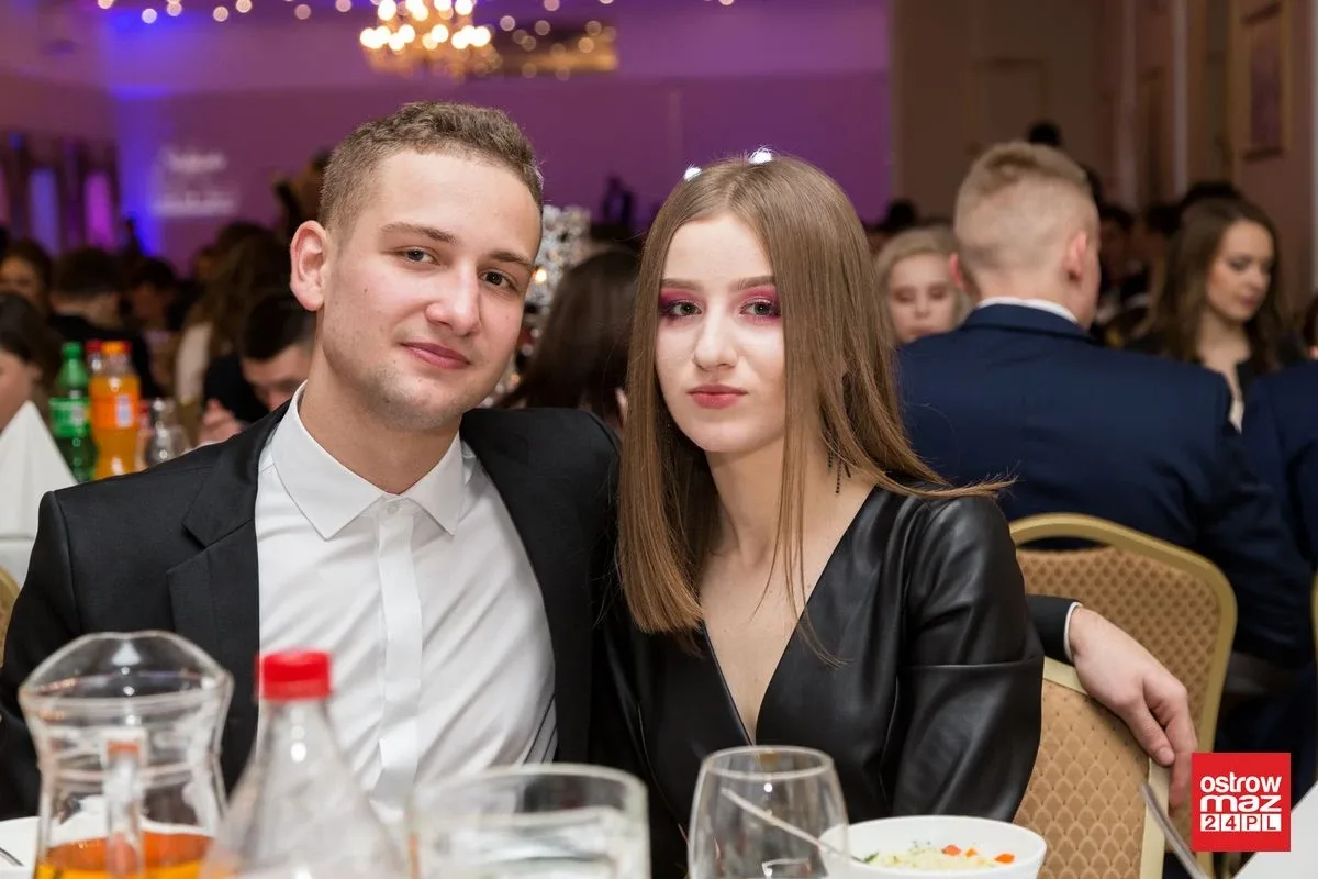 Studniówka ZS nr 2 w Ostrowi Mazowieckiej (zdjęcia, wideo)