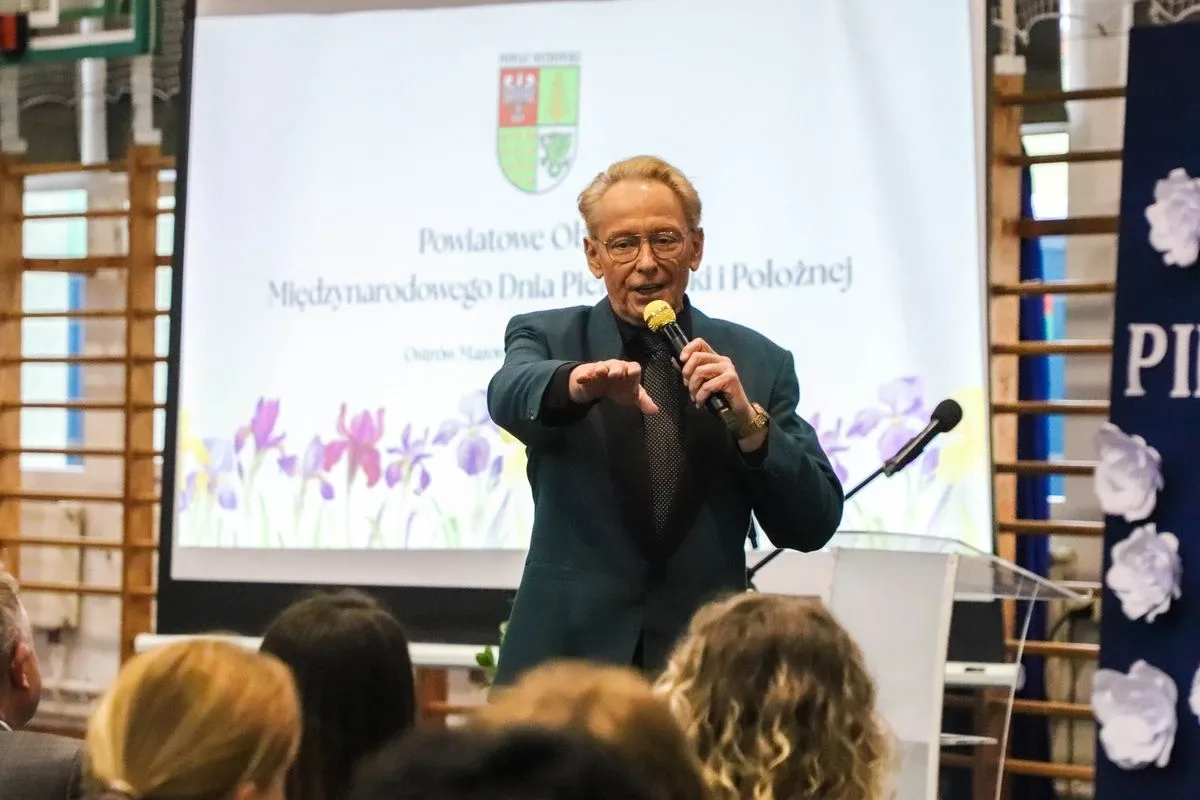 Powiatowe obchody Dnia Pielęgniarek i Położnych. Doceniono pielęgniarki, położne i pielęgniarza (zdjęcia, wideo)