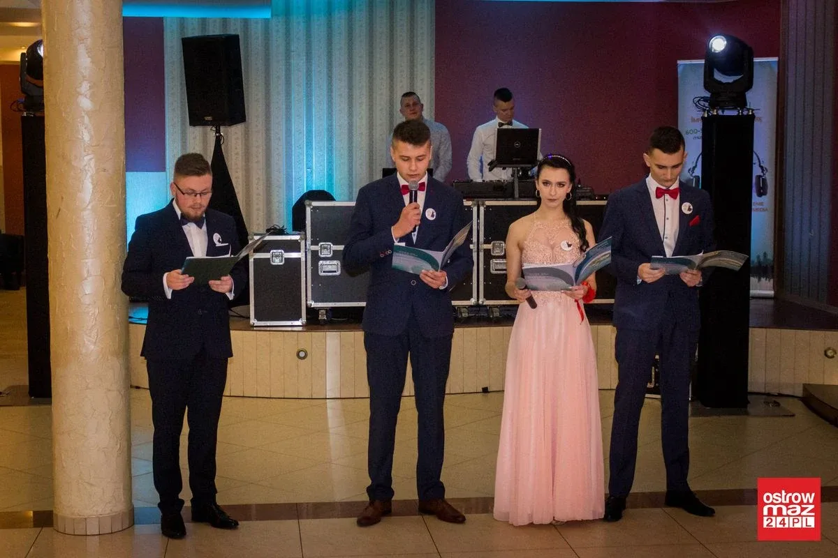 Studniówka ZS CKR w Starym Lubiejewie (zdjęcia, wideo)