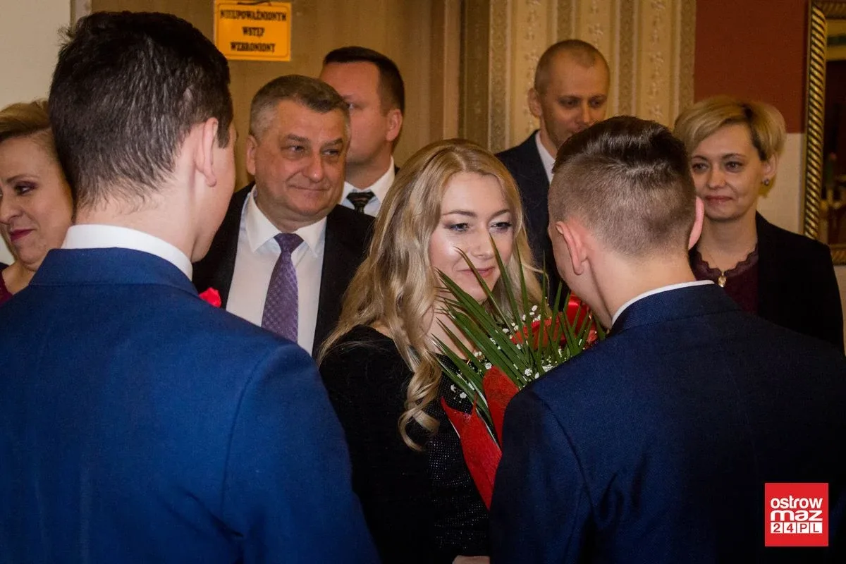 Studniówka ZS CKR w Starym Lubiejewie (zdjęcia, wideo)