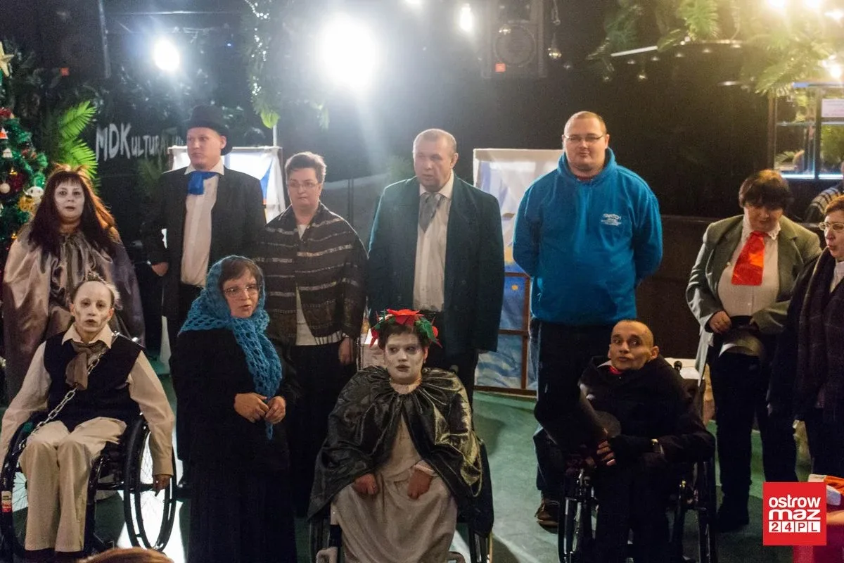 Opowieść wigilijna podopiecznych Środowiskowego Domu Samopomocy (zdjęcia, wideo)