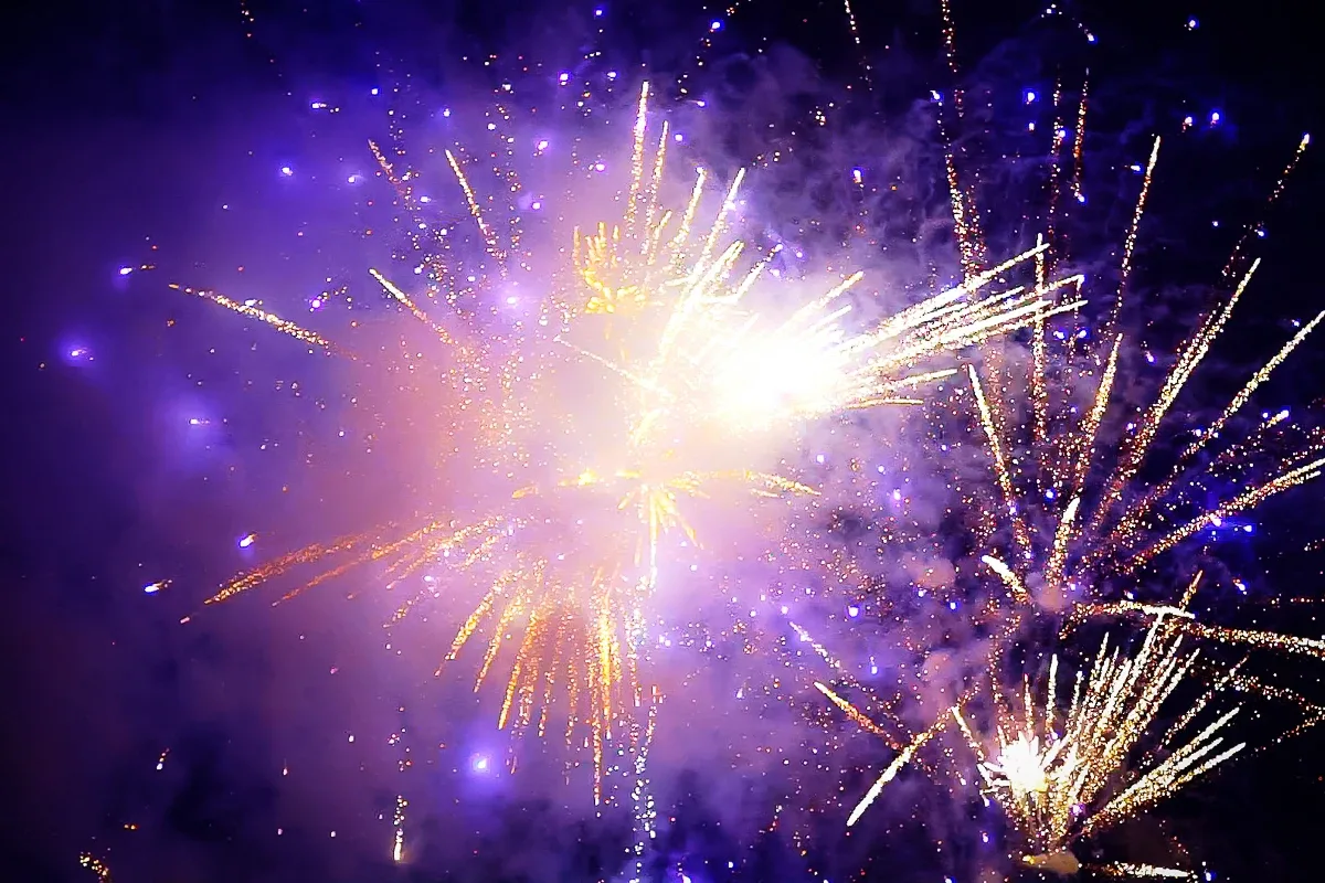 Zobacz pokaz fajerwerków w zwolnionym tempie (zdjęcia, wideo)