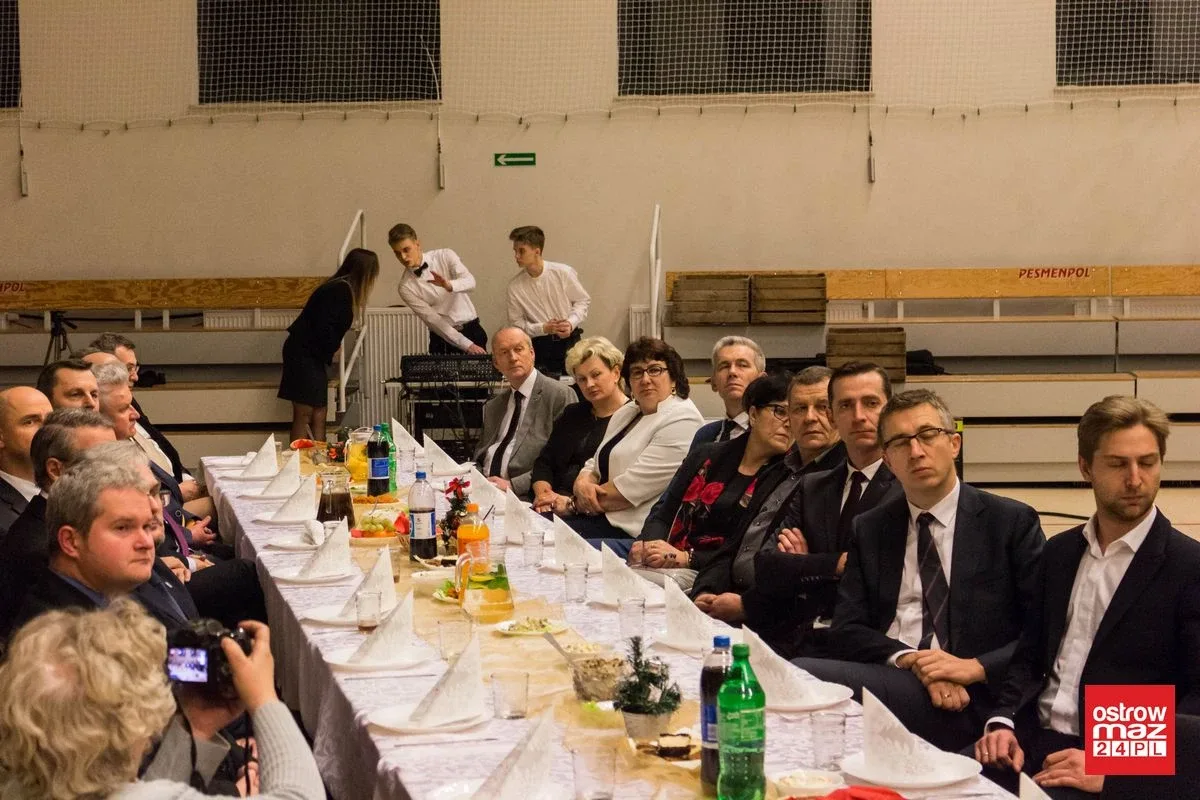 Powiatowa wigilia w Ostrowi Mazowieckiej (zdjęcia, wideo)