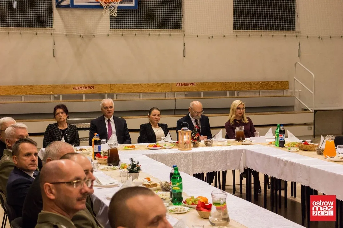 Powiatowa wigilia w Ostrowi Mazowieckiej (zdjęcia, wideo)