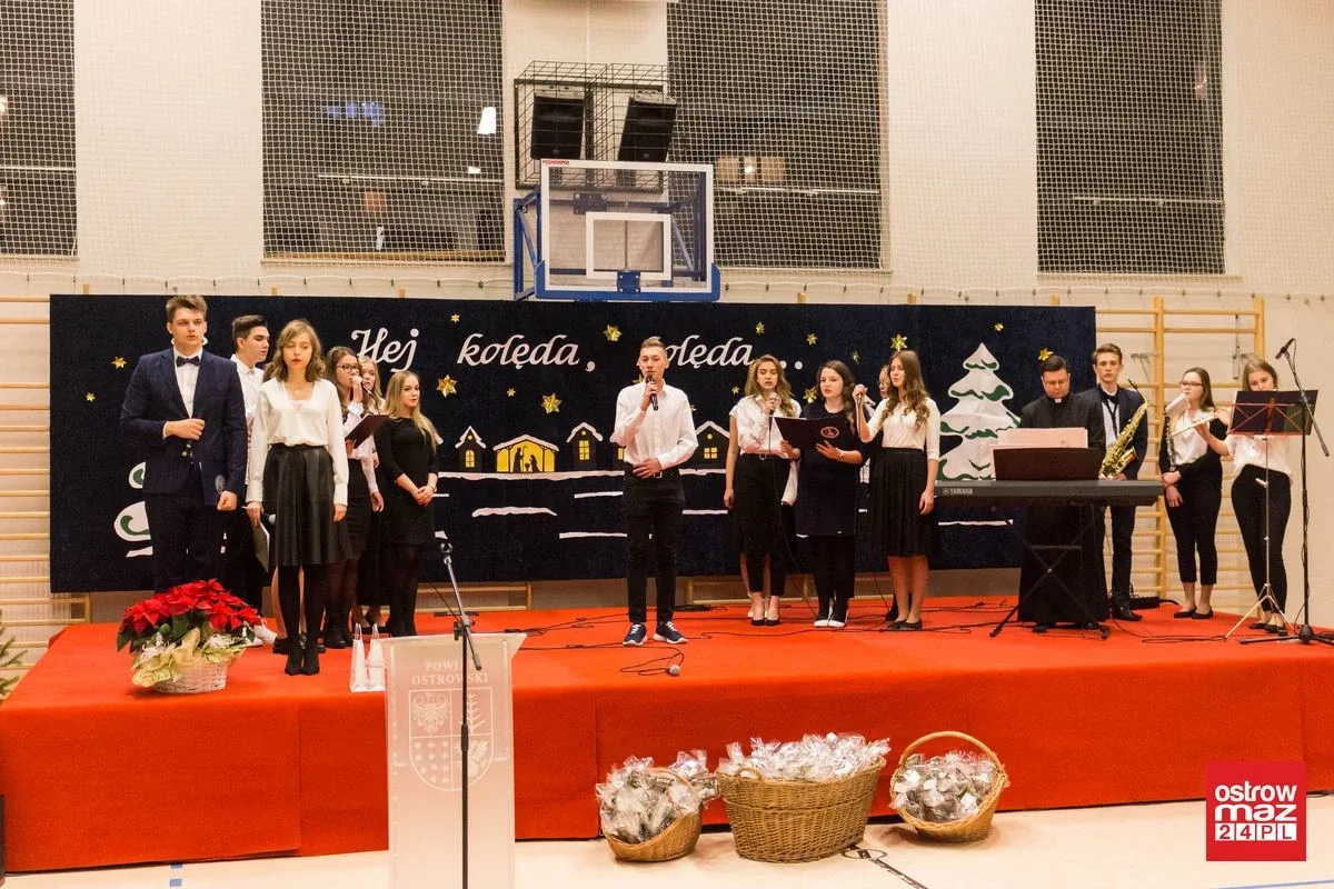 Powiatowa wigilia w Ostrowi Mazowieckiej (zdjęcia, wideo)
