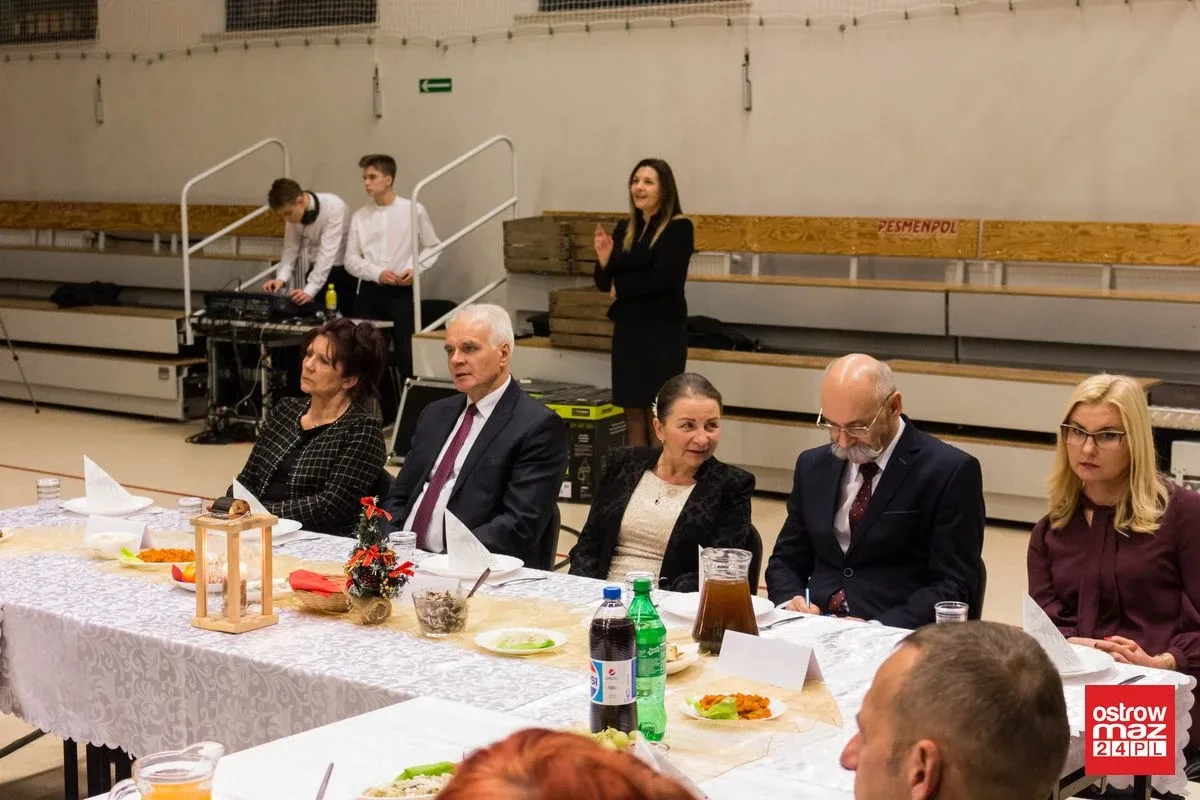 Powiatowa wigilia w Ostrowi Mazowieckiej (zdjęcia, wideo)