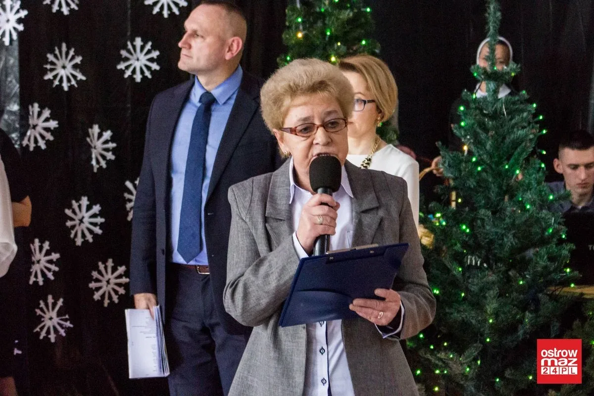 Nauczyciele uczniom. Jasełka w "Ekonomiku" (zdjęcia, wideo)