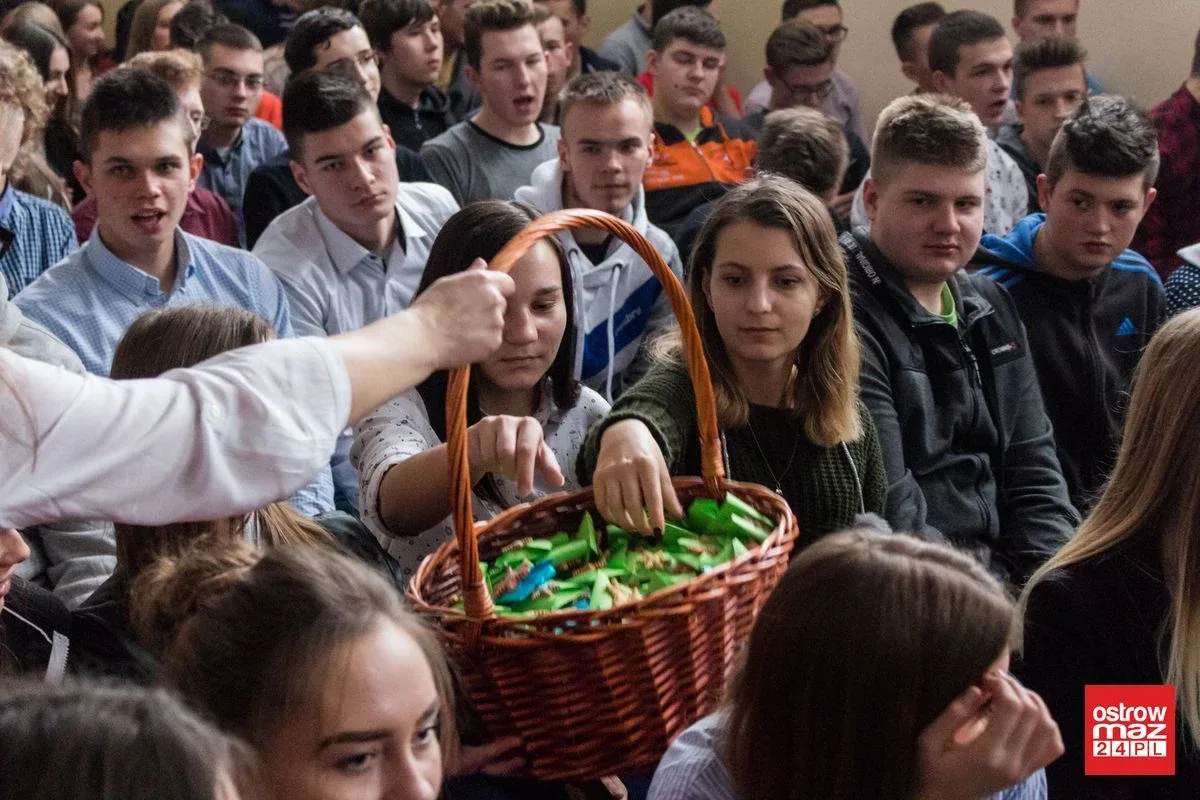 Nauczyciele uczniom. Jasełka w "Ekonomiku" (zdjęcia, wideo)