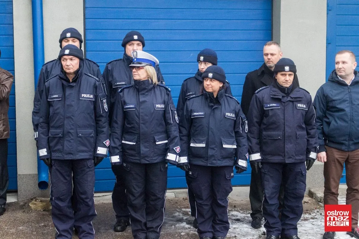Ostrowscy policjanci z nowymi radiowozami (zdjęcia)