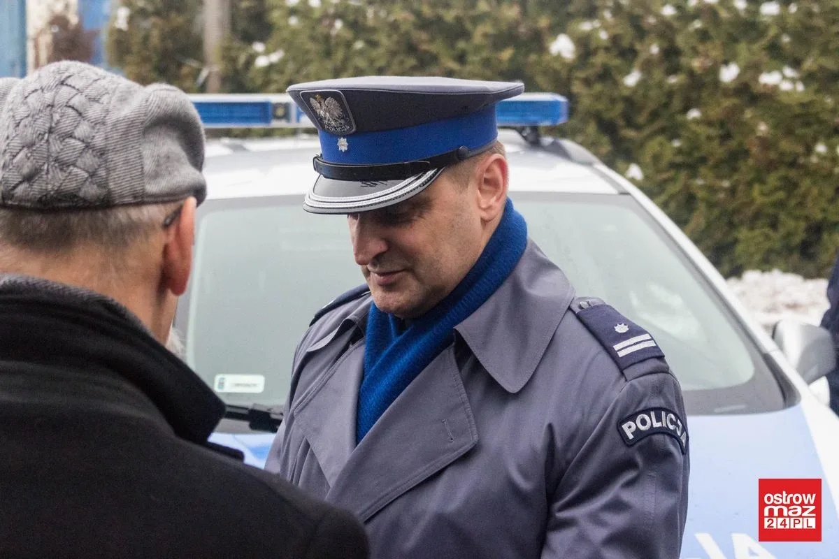 Ostrowscy policjanci z nowymi radiowozami (zdjęcia)