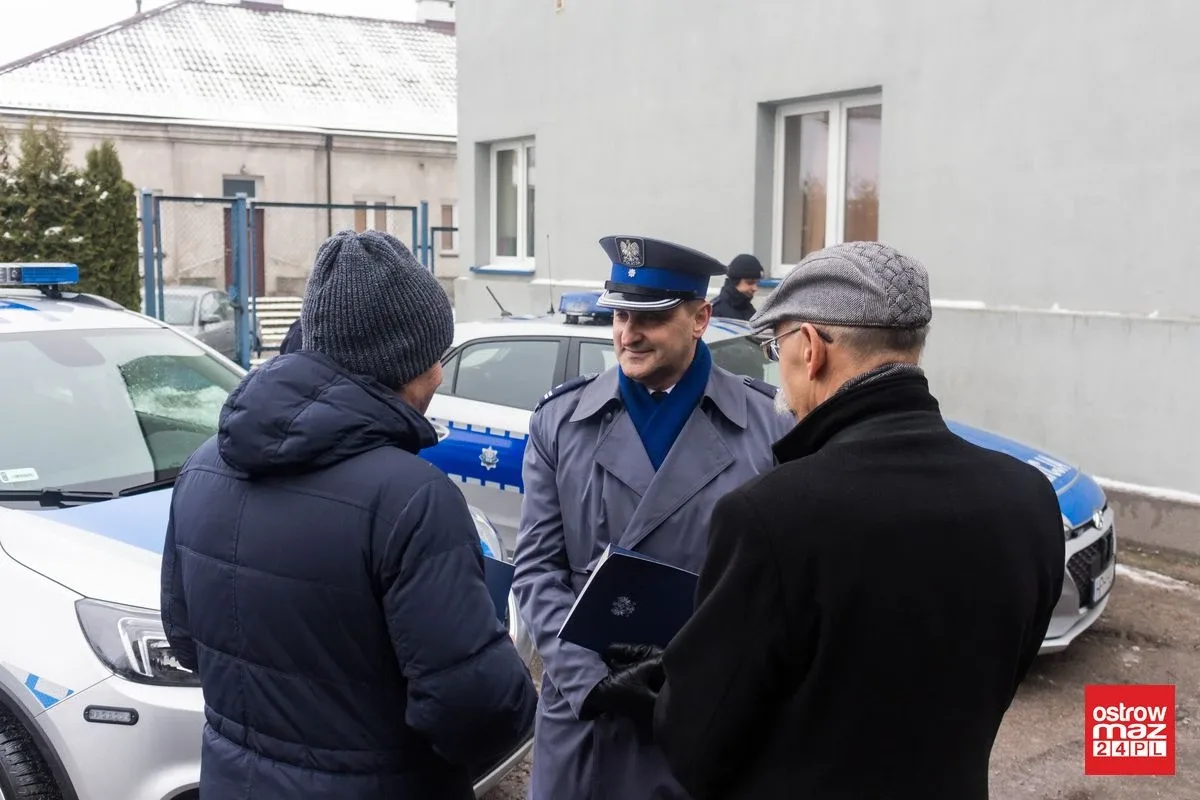Ostrowscy policjanci z nowymi radiowozami (zdjęcia)