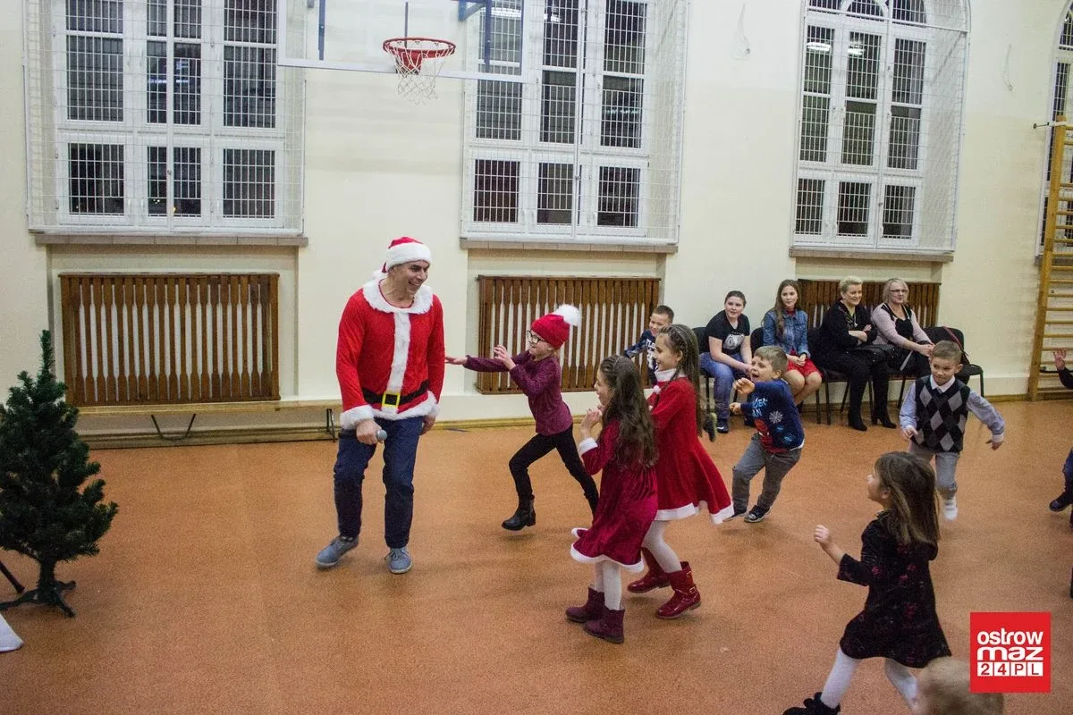 Mikołaj u dzieci z pieczy zastępczej (zdjęcia, wideo)