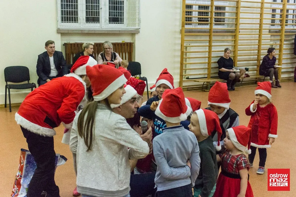 Mikołaj u dzieci z pieczy zastępczej (zdjęcia, wideo)