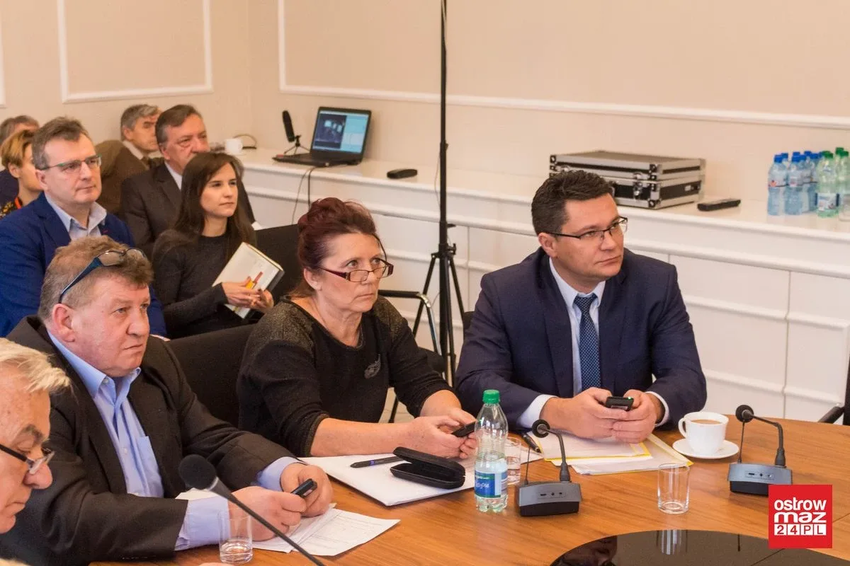 W powiecie wybrano składy komisji stałych rady (zdjęcia, wideo)