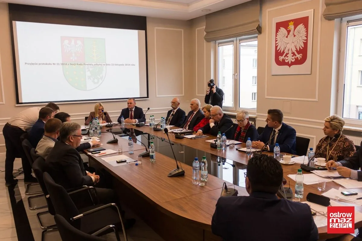 W powiecie wybrano składy komisji stałych rady (zdjęcia, wideo)