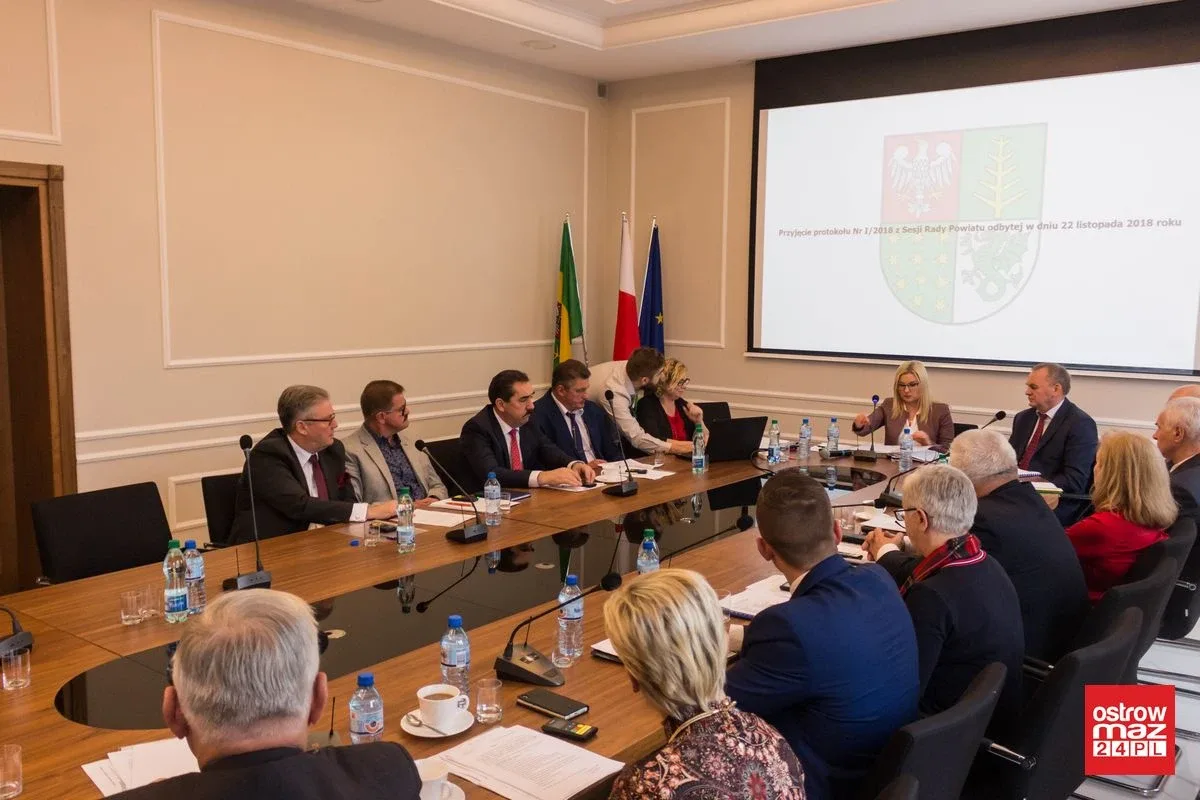 W powiecie wybrano składy komisji stałych rady (zdjęcia, wideo)