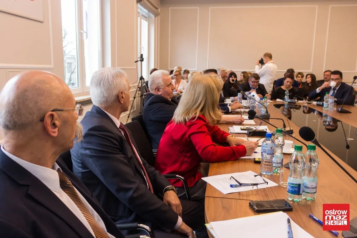 W powiecie wybrano składy komisji stałych rady (zdjęcia, wideo)