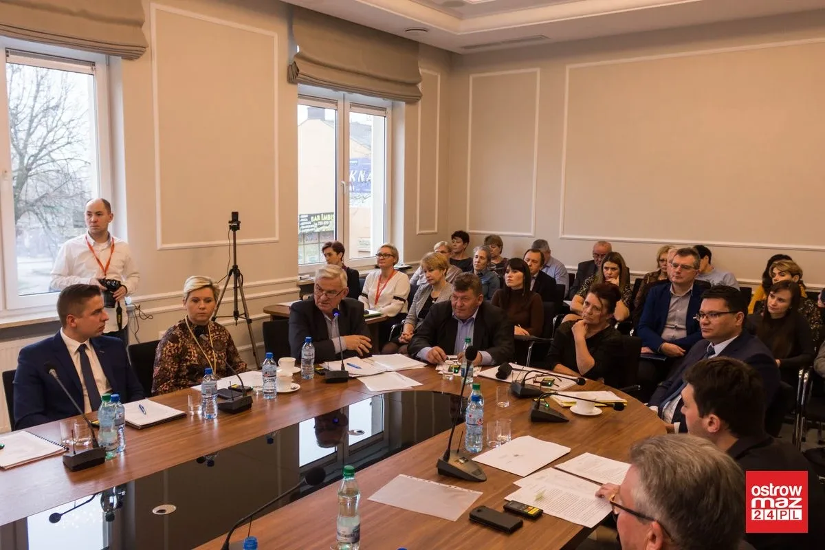 W powiecie wybrano składy komisji stałych rady (zdjęcia, wideo)