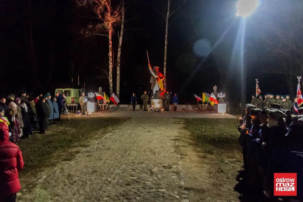 Komorowo: obchody Dnia Podchorążego (zdjęcia, wideo)