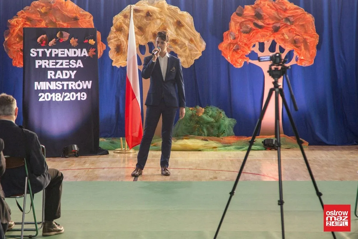 Doroczne stypendia Prezesa Rady Ministrów wręczone (zdjęcia, wideo)