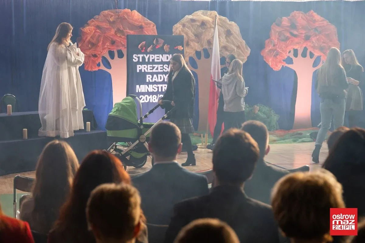 Doroczne stypendia Prezesa Rady Ministrów wręczone (zdjęcia, wideo)