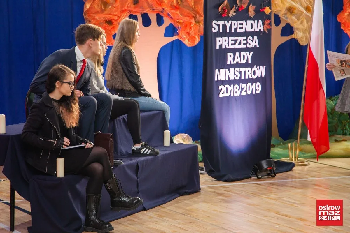 Doroczne stypendia Prezesa Rady Ministrów wręczone (zdjęcia, wideo)
