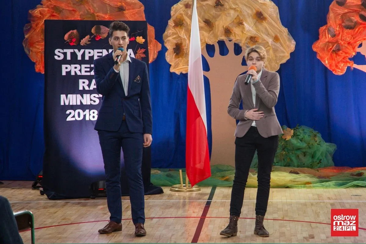 Doroczne stypendia Prezesa Rady Ministrów wręczone (zdjęcia, wideo)