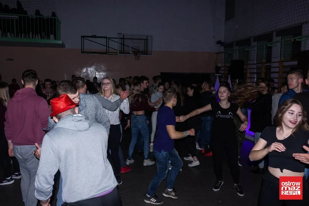 Dyskoteka ostatkowa w ostrowskim "Rubinku" (zdjęcia)