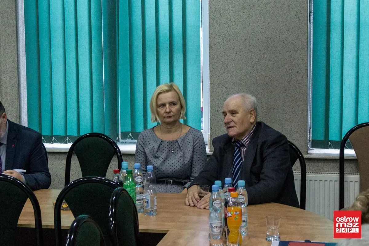 Płeć piękna opanowana radę gminy Ostrów Mazowiecka (zdjęcia, wideo)
