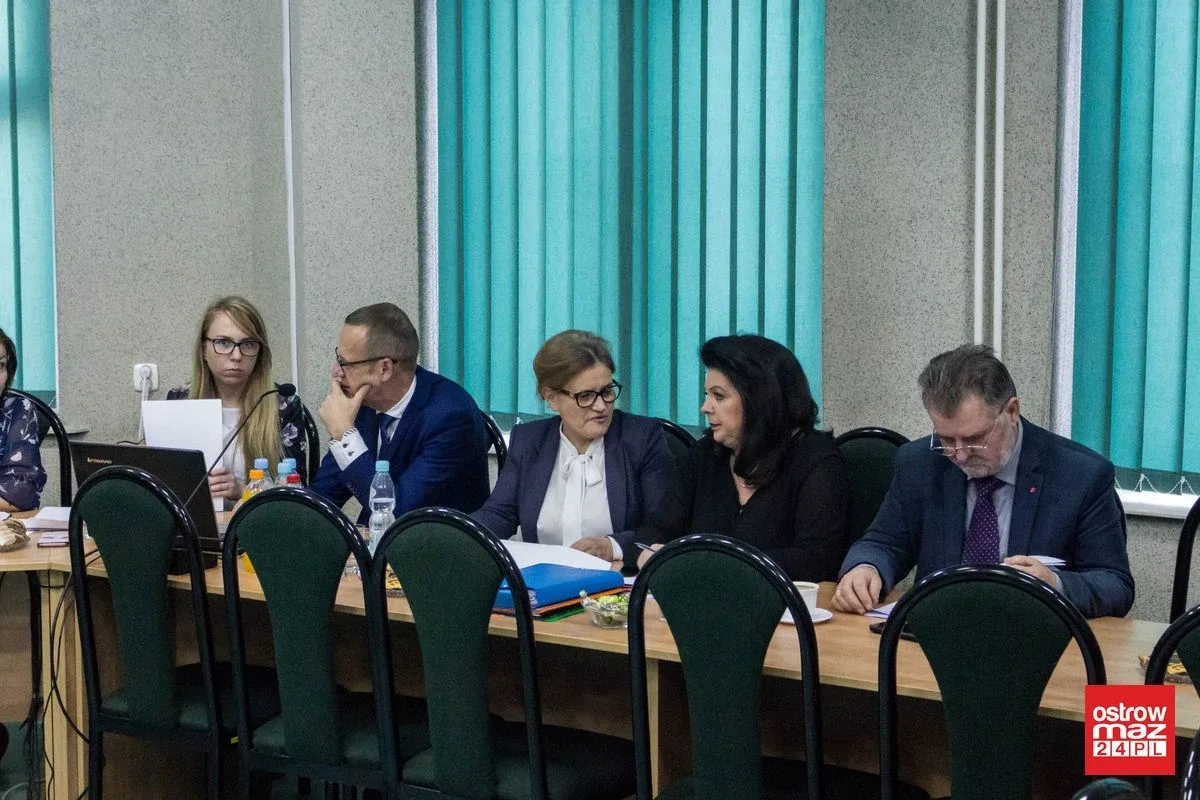 Płeć piękna opanowana radę gminy Ostrów Mazowiecka (zdjęcia, wideo)