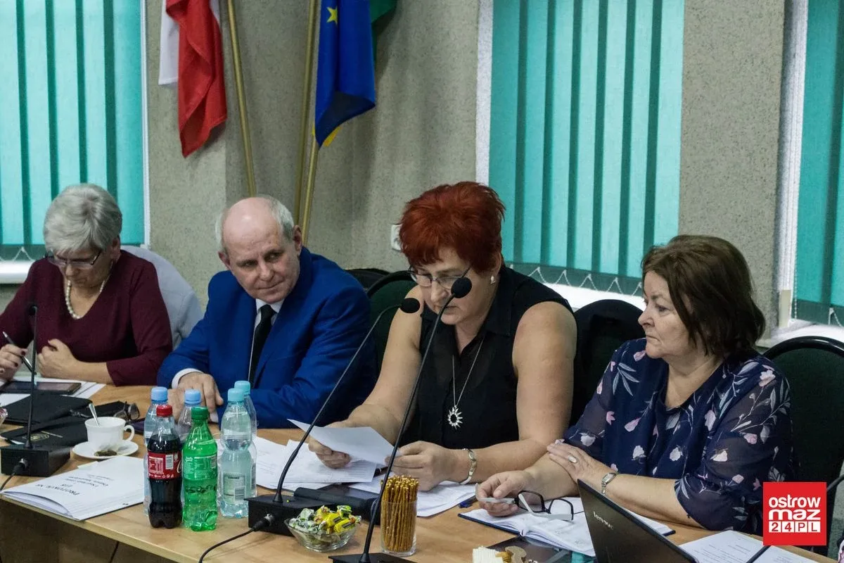 Płeć piękna opanowana radę gminy Ostrów Mazowiecka (zdjęcia, wideo)