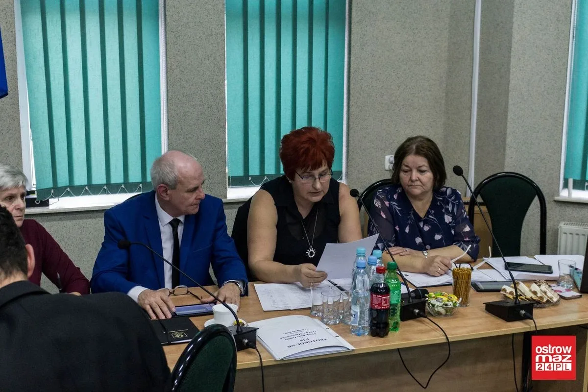 Płeć piękna opanowana radę gminy Ostrów Mazowiecka (zdjęcia, wideo)