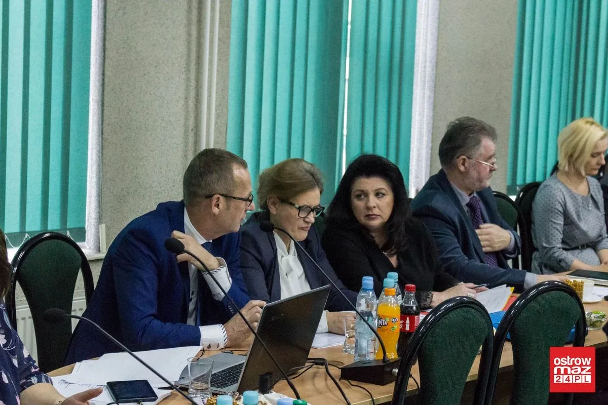 Płeć piękna opanowana radę gminy Ostrów Mazowiecka (zdjęcia, wideo)