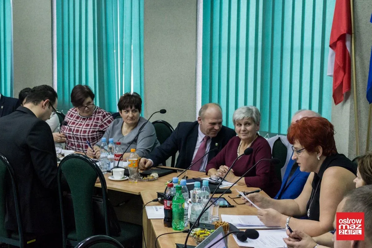 Płeć piękna opanowana radę gminy Ostrów Mazowiecka (zdjęcia, wideo)