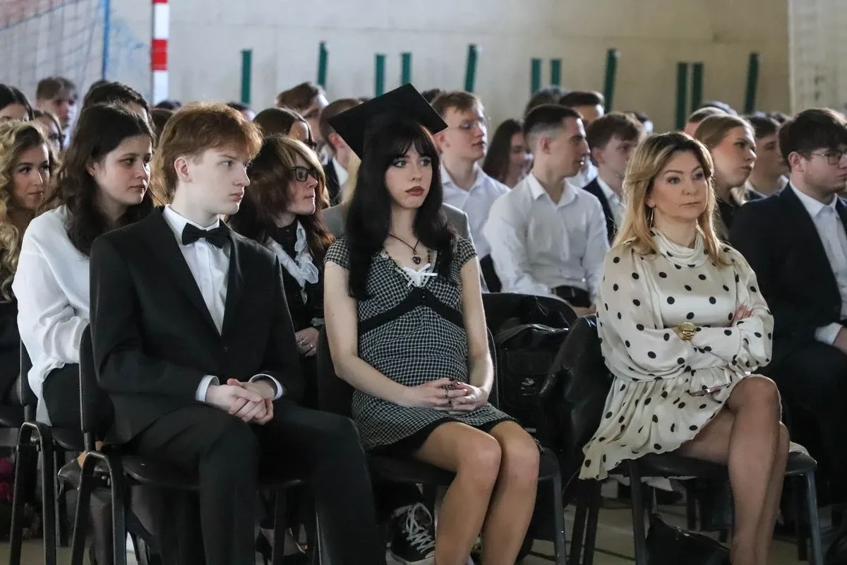 Koniec szkoły, czas na maturę. Uczniowie "Koperniczka" pożegnali szkolne ławki (zdjęcia, wideo)