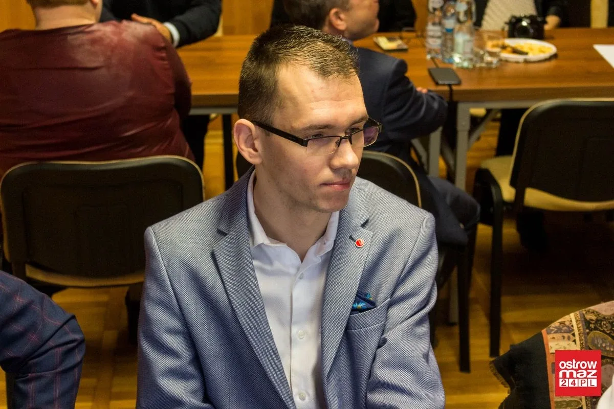 Przez ponad 38 lat rządził gminą. Zastąpił go 27-latek (zdjęcia, wideo)