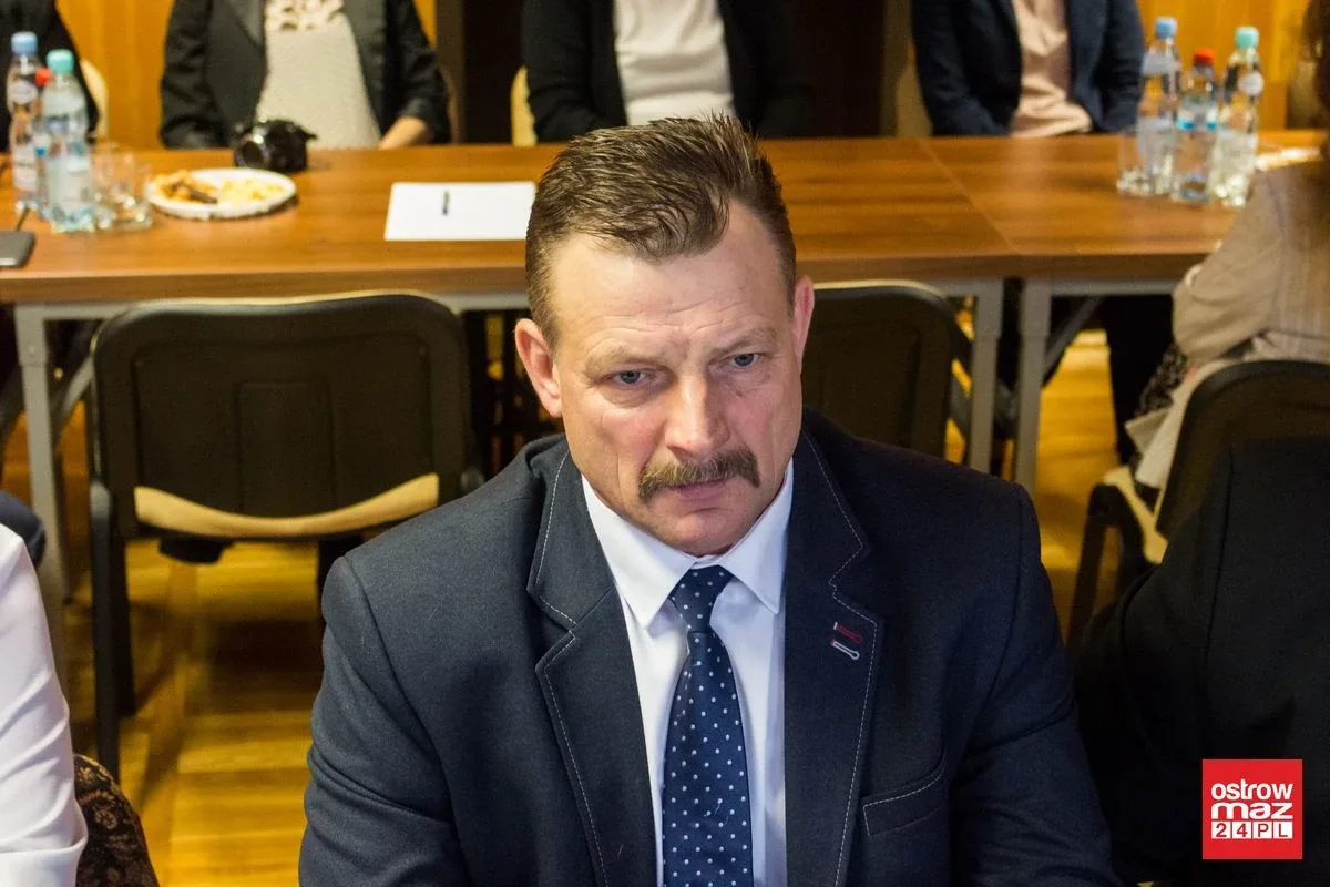 Przez ponad 38 lat rządził gminą. Zastąpił go 27-latek (zdjęcia, wideo)