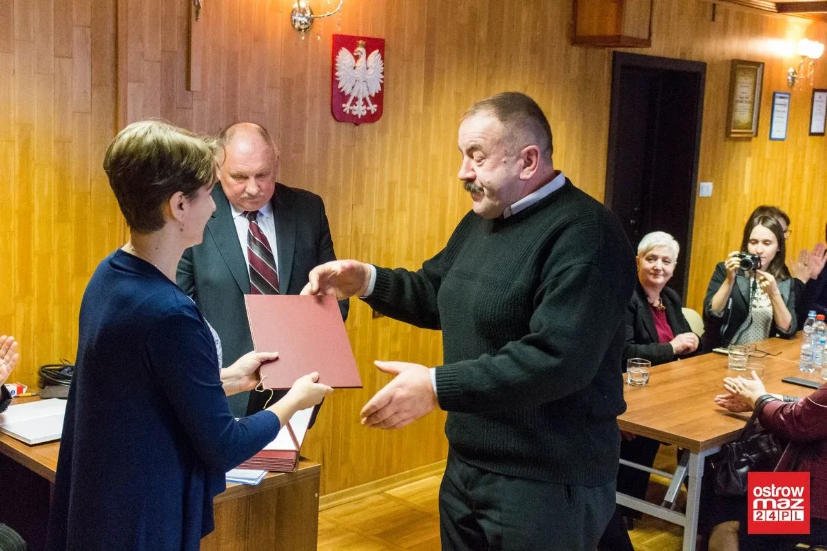Przez ponad 38 lat rządził gminą. Zastąpił go 27-latek (zdjęcia, wideo)