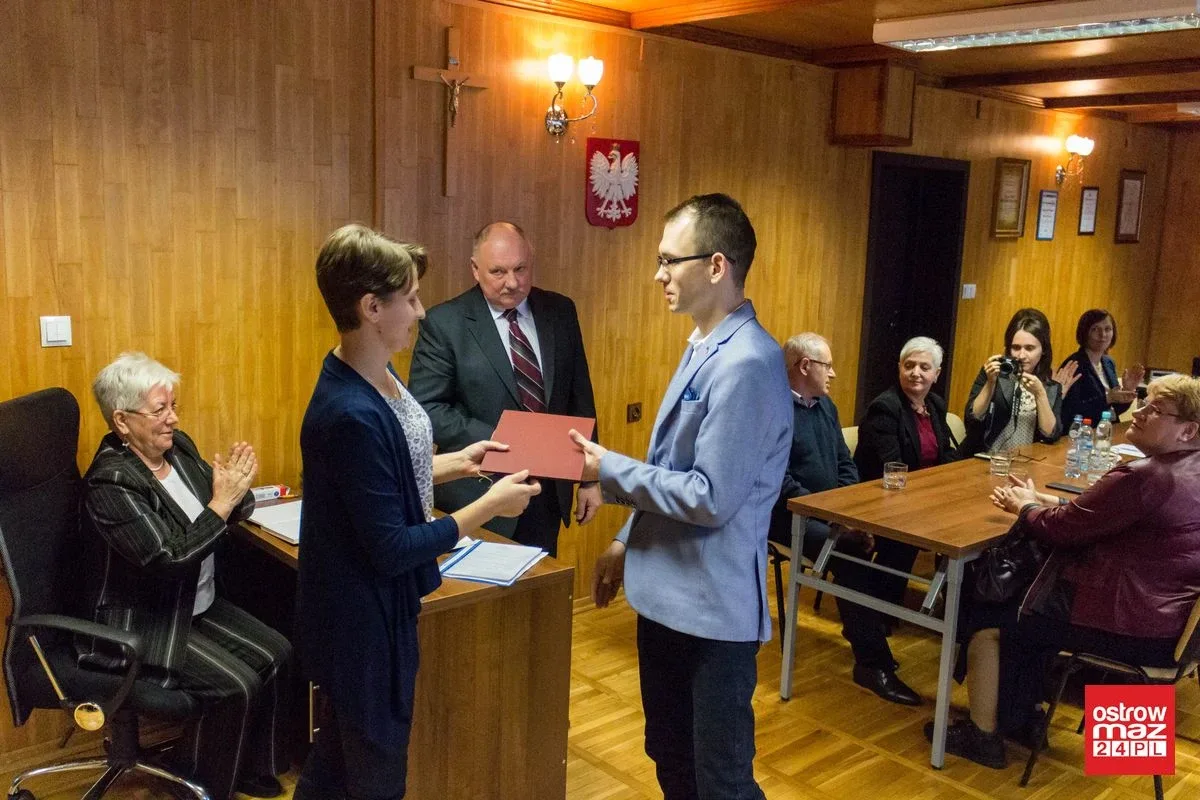 Przez ponad 38 lat rządził gminą. Zastąpił go 27-latek (zdjęcia, wideo)