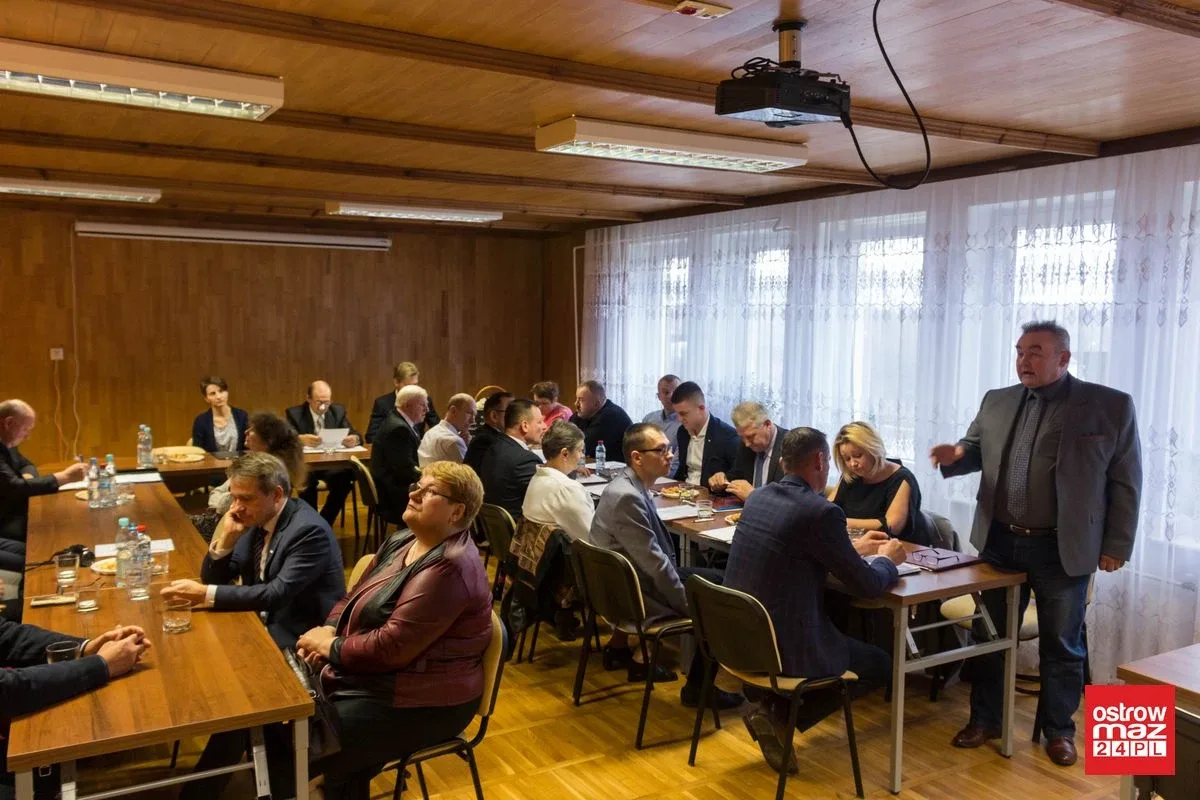 Przez ponad 38 lat rządził gminą. Zastąpił go 27-latek (zdjęcia, wideo)